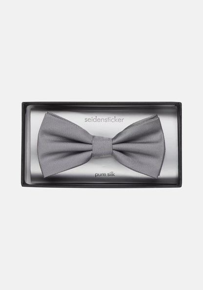 Gray bow tie in a black box with 'seidensticker' branding on a white background