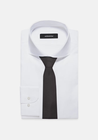 Black tie on a white dress shirt with 'seldentecker' branding.