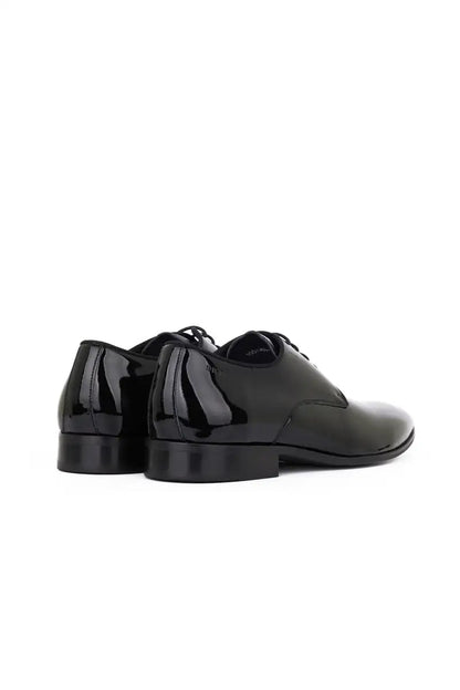 rea image black shoes on white background